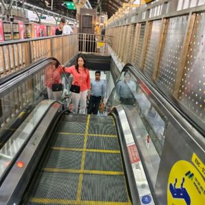 Hema Malini Instagram - I must share with all of you my unique, wonderful experience.Drove 2 hours to reach Dahisar by car, so tiring! In the eve decided I would try the metro, and OMG! What a joy it was!True, we went thro tough times during the constr, but worth it! Clean, fast & ws in Juhu in 1/2 hr💕

#mumbailife #metro #metroride #mumbaimetro #travel #travelinmetro