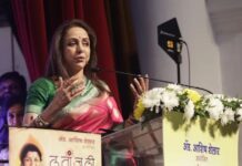 Hema Malini Instagram - Was part of the first anniv Shraddanjali in memory of our dear Lataji whose voice mesmerised us for so many decades. It was organized by Ashish Shelar & the CM was present. I had the good fortune to mingle with colleagues of all ages for whom Lata ji has sung such memorable songs. @mieknathshinde #ashishshelar @ashaparekhofficial #shraddanjali