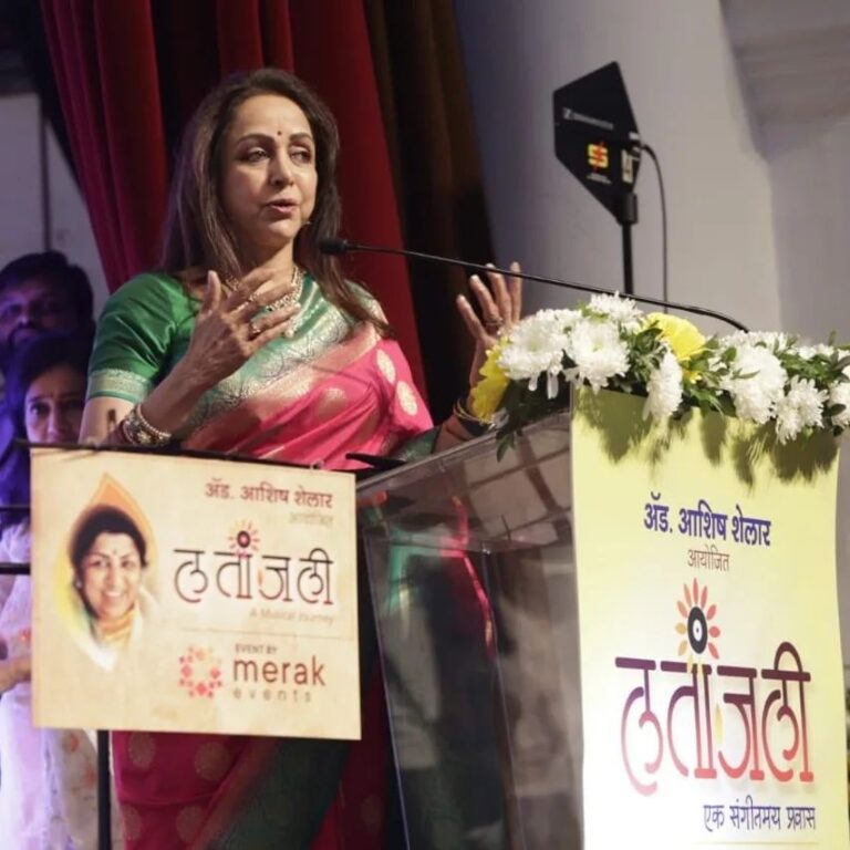 Hema Malini Instagram - Was part of the first anniv Shraddanjali in memory of our dear Lataji whose voice mesmerised us for so many decades. It was organized by Ashish Shelar & the CM was present. I had the good fortune to mingle with colleagues of all ages for whom Lata ji has sung such memorable songs. @mieknathshinde #ashishshelar @ashaparekhofficial #shraddanjali