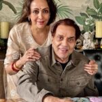 Hema Malini Instagram - Praying for dear Dharam ji’s good health on his birthday today❤️ Wish him a long and healthy life filled always with happiness and joy! My prayers will be with him today and every day of our lives🙏HAPPY BIRTHDAY to the love of my life❤️❤️ @aapkadharam @imeshadeol @a_tribe @bharattakhtani3 #happybirthday #birthday #celebration