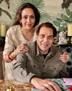 Hema Malini Instagram - Praying for dear Dharam ji’s good health on his birthday today❤️ Wish him a long and healthy life filled always with happiness and joy! My prayers will be with him today and every day of our lives🙏HAPPY BIRTHDAY to the love of my life❤️❤️

@aapkadharam @imeshadeol @a_tribe @bharattakhtani3 

#happybirthday #birthday #celebration