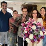 Hema Malini Instagram - Praying for dear Dharam ji’s good health on his birthday today❤️ Wish him a long and healthy life filled always with happiness and joy! My prayers will be with him today and every day of our lives🙏HAPPY BIRTHDAY to the love of my life❤️❤️ @aapkadharam @imeshadeol @a_tribe @bharattakhtani3 #happybirthday #birthday #celebration