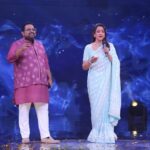 Hema Malini Instagram - Spent a magical day with our little champions. Wait for the wonder kids on #saregmplilchamps on @zeetv Here are more photos of this very interesting upcoming event! Do not miss these talented kids, born with lilting music in their blood - in action with Shankar Mahadevan, Annu Malik and me. Costume & Jewelry by @manishmalhotra05 @mmalhotra.world #saregamapalilchamps #realityshow
