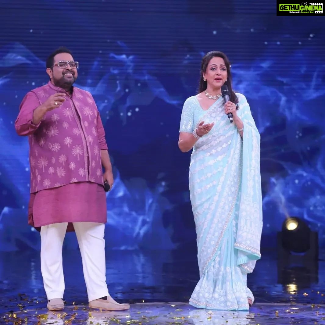 Hema Malini Instagram - Spent a magical day with our little champions. Wait for the wonder kids on #saregmplilchamps on @zeetv Here are more photos of this very interesting upcoming event! Do not miss these talented kids, born with lilting music in their blood - in action with Shankar Mahadevan, Annu Malik and me. Costume & Jewelry by @manishmalhotra05 @mmalhotra.world #saregamapalilchamps #realityshow