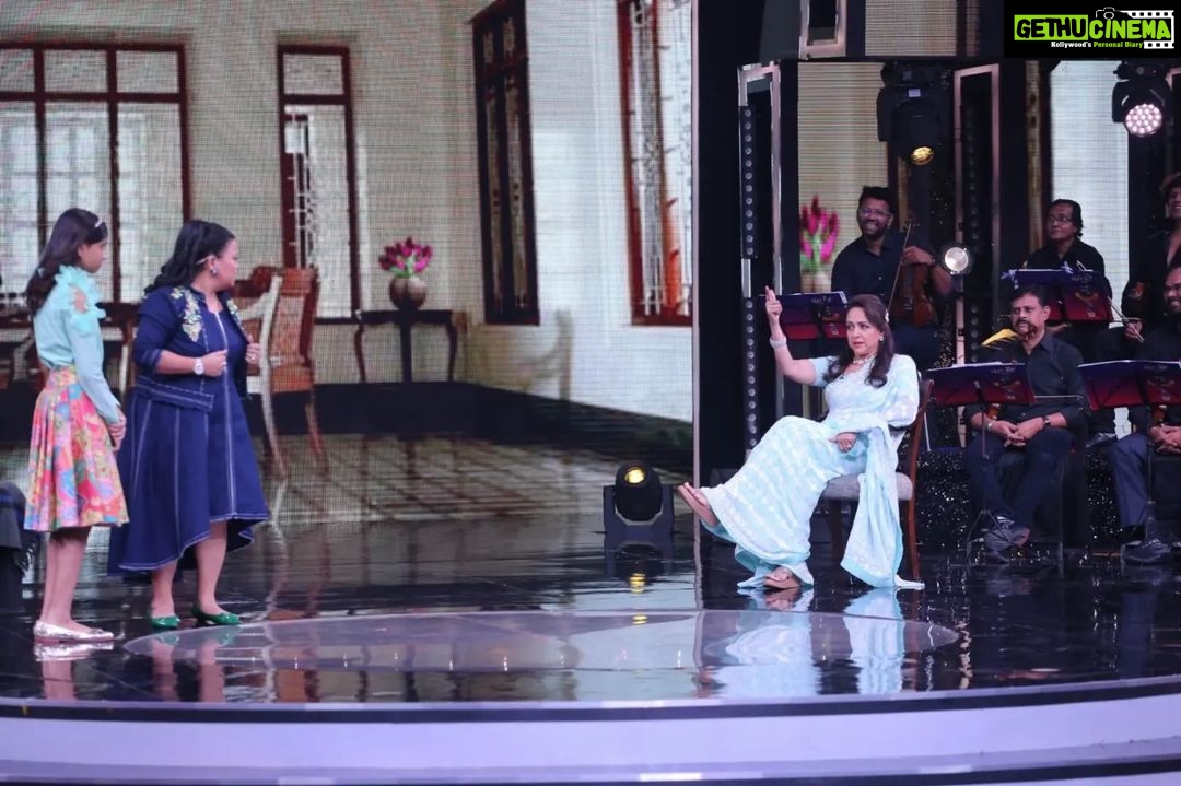 Hema Malini Instagram - Spent a magical day with our little champions. Wait for the wonder kids on #saregmplilchamps on @zeetv Here are more photos of this very interesting upcoming event! Do not miss these talented kids, born with lilting music in their blood - in action with Shankar Mahadevan, Annu Malik and me. Costume & Jewelry by @manishmalhotra05 @mmalhotra.world #saregamapalilchamps #realityshow