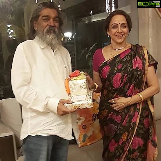 Hema Malini Instagram - Shocking news this morning - Art Director Nitin Desai is no more. Such a warm human being, associated with many of my projects and ballets, his passing is a terrible loss to the film industry. May he find peace wherever he is🙏 #nitinchandrakantdesai #ndstudio