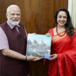Hema Malini Instagram - Had the proud privilege of meeting PM Modi ji and handing over the first copy of Chal Mann Vrindavan, a beautiful coffee table book for which I am Chief Editor. The book with its unique, glossy photographs of the temples and edifices of Mathura-Vrindavan, will be a tourism booster. Modi ji was impressed with the beautifully compiled book and expressed his admiration. I also took the opportunity to seek his help to complete special ongoing projects that will leave an impact on Vraj for many years to come. #vrindavan #coffeetqblebook