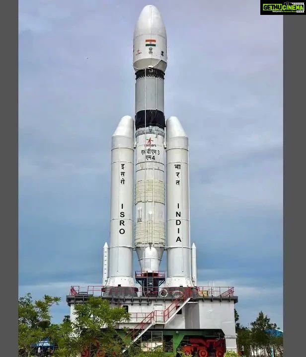 Hema Malini Instagram - A crowning moment for India with the successful launch of the Chandrayaan by ISRO! The third lunar mission was sent up this afternoon and is already in orbit. It is expected to land on the moon on Aug 23. Chandrayaan 3 will reach where no one has been before-the Moon’s south pole. #chandrayan3