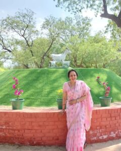 Hema Malini Instagram - I visited the Central Institute For Research on Goats in Mathura today. I was Chief Guest at the valedictory function of the Centenary National Goat Farming  Training Program by the Institute. Saw the entire scientific process and the various products made from goat milk developed at CIRG and showcased at Technical Information Centre (TIC). It is an initiative by our PM to provide additional income to small farmers @bjp4mathura 

#cheifguest #centralinstituteforresearchongoats #mathura #centenarynationalgoatfarming #cirg