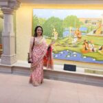 Hema Malini Instagram - More photos of the beautifully conceived building. All our itihasic glory reflected in the panels and murals on the walls. The long bronze beautifully carved panel depicts the Sagar Manthan Congratulations to all the artists who have worked so hard to make this vision a reality🙏A sight worth seeing and certainly worth the wait! #MyParliamentMyPride