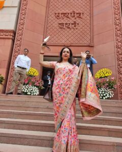 Hema Malini Instagram - Day 1 - at the inaugural of the beautiful new Parliament building which will showcase India’s strides into a brave new world and give us pride of place among all the advanced nations. Jai Hind🙏 @narendramodi  @piyushgoyalofficial @hardeepspuri  @arjunrammeghwalofficial #MyParliamentMyPride
