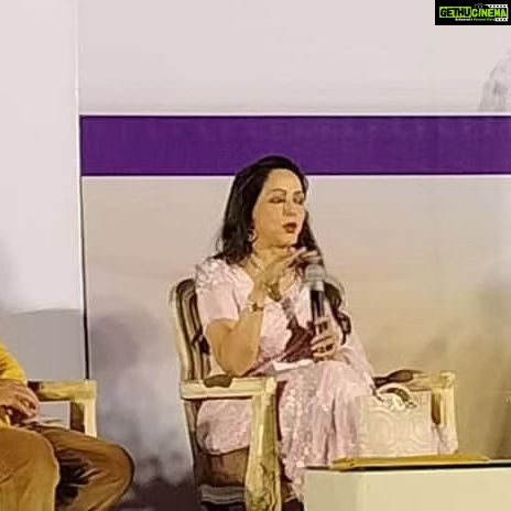 Hema Malini Instagram - On the occasion of Dev Anand's centenary on 26th of September there were celebrations held all over India. I attended The evergreen Dev Anand Society's event in Jaipur which was held at the Raj Mandir theatre. This fan club organised the event in a grand way. It was wonderful to watch how Dev Saab's fan following remains steady even after so many years. There were those who dressed up like him and there were those who sang his songs. it was a mega celebration. #devanand #birthcentenary #event #jaipur #devanandsociety