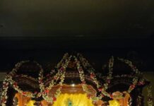 Hema Malini Instagram - A brief glimpse into my Janmashtami decorations which I love doing personally every year! ❤️I stitch new clothes for Radharani and Krishna and I enjoy adorning them. This is my own personal private pooja in my house. Happy Janmashtami to all🙏 #janmashtamicelebration #janmashtami #janmashtamispecial #festiveseason