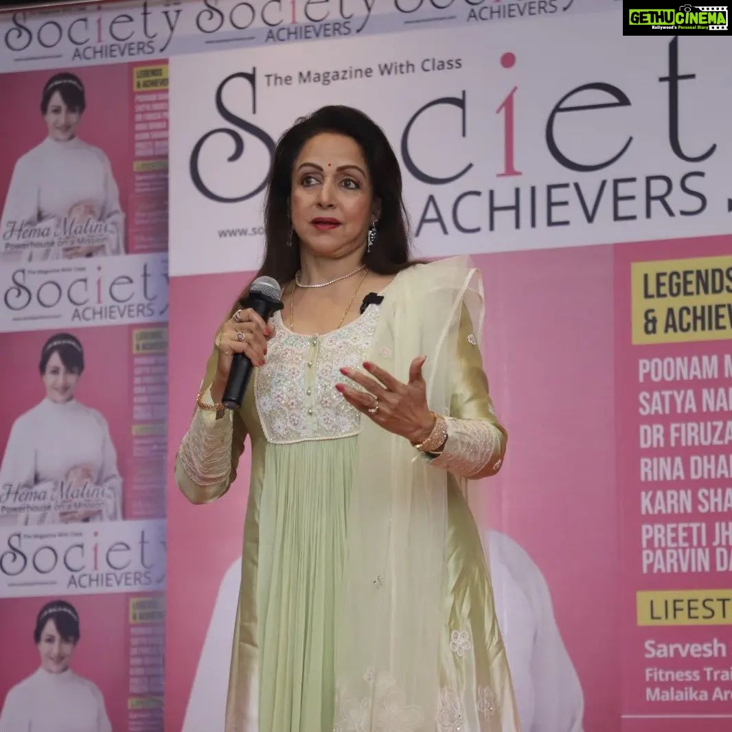 Hema Malini Instagram - Saturday saw a glittering function to unveil a special ‘Society’ magazine featuring me on the cover as an Achiever. Every month a new achiever is selected, interviewed & written about. People from different walks of life like Dhoni, Priyanka Chopra, Anand Mahendra & others have been featured already. Lovely event with Mr Nari Hira doing the honours. Event Outfit: @sulakshanamonga #narihira #societyachievers #event