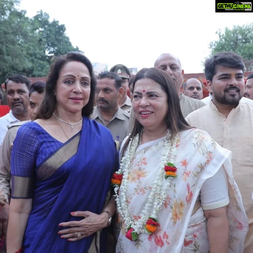 Hema Malini Instagram - Honorable Union Minister of State Shrimati Meenakshi Lekhi ji and I inaugurated the tourist facilities in Shri Madan Mohan Mandir and Shri Govind Dev ji Mandir. #shrimqdanmohanmandir #govinddevji