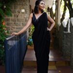 Hitha Chandrashekar Instagram - A Lady in Black 💁🏻‍♀️ Photo by @chronicle_____pictures @hemanthrv55 @arri_photography Saree @tejukranthi Blouse @kalasthreebytejaswinikranthi Makeup @makeupdiaries_by_ashwini Hair @neela_rajkumar #loveandgratitude