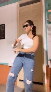 Hitha Chandrashekar Instagram - RCB FAN ANDMELE DANCE MAAD’de IRTHIVA GURU? #rcb #rcbfans #boldarmy