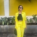 Hitha Chandrashekar Instagram - Sunday Brunch in my Brightest Color ever 💁🏻‍♀️ Outfit & footwear bought from the streets of Hill Road, Bandra. Bag @minisoindia Shades @rayban Video/photography @kiran_srinivas_official
