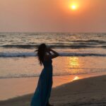 Hitha Chandrashekar Instagram - 🌅 “Clouds come floating into my life, no longer to carry rain or usher storm, but to add color to my sunset sky.” -Rabindranath Tagore, Stray Birds