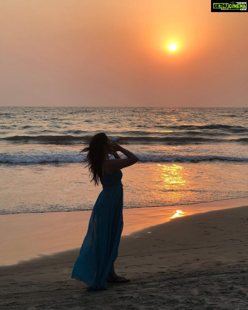 Hitha Chandrashekar Instagram - 🌅 “Clouds come floating into my life, no longer to carry rain or usher storm, but to add color to my sunset sky.” -Rabindranath Tagore, Stray Birds