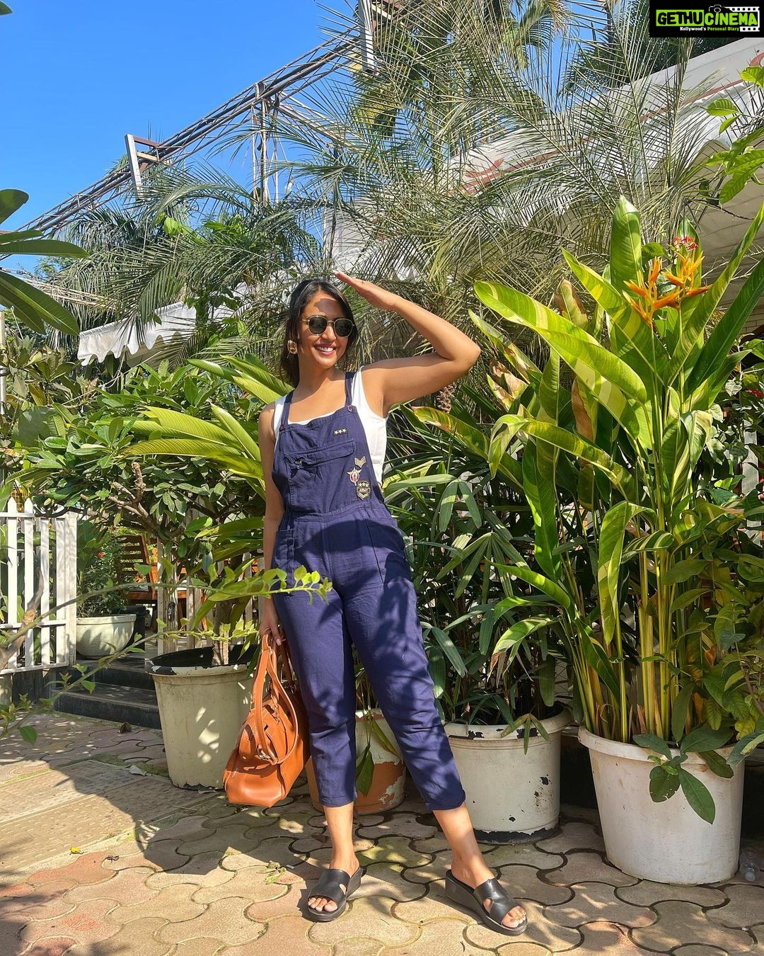 Hitha Chandrashekar Instagram - Sunny Sunday!🌻