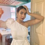 Hitha Chandrashekar Instagram - You’re on my mind like a song that I can’t escape🖤🎧