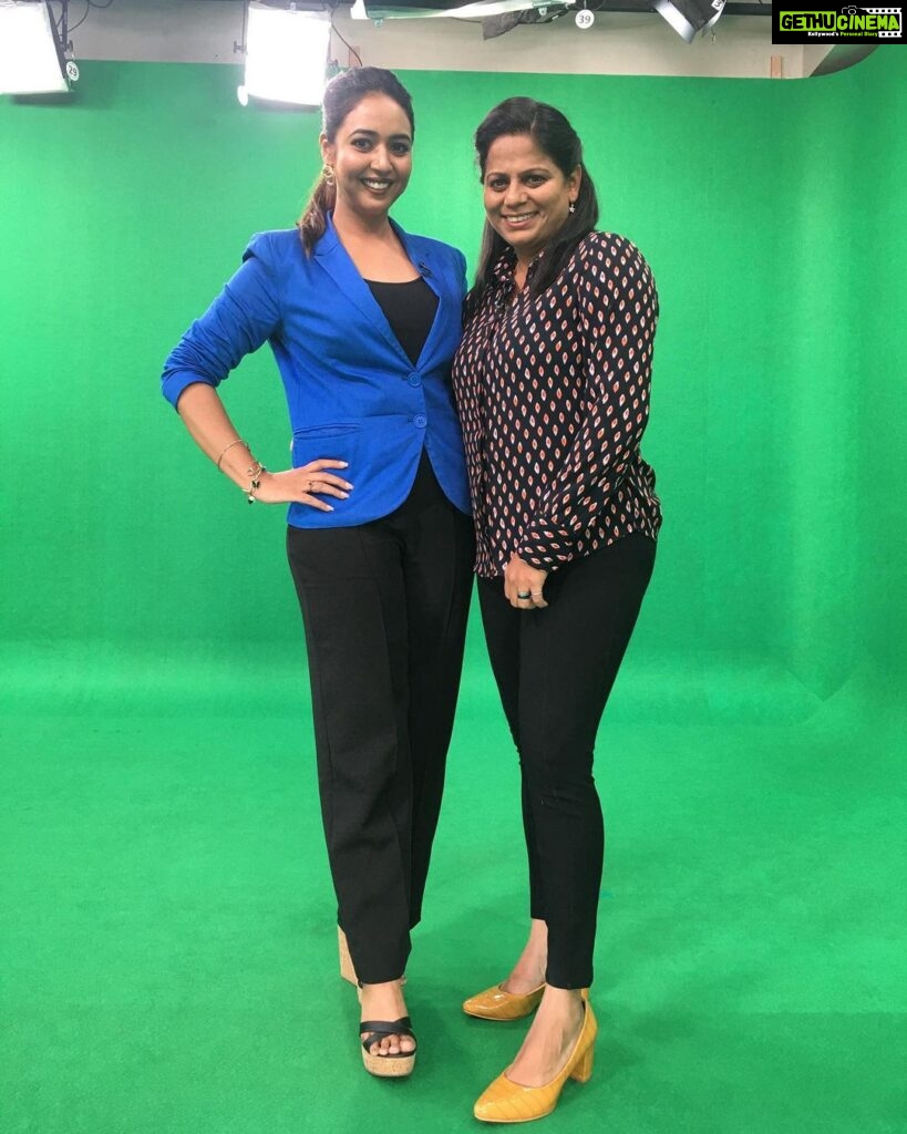 Hitha Chandrashekar Instagram - Successfully completed my first live show today as a “Sports Presenter”. Grateful to @sports18.official & #Viacom18 for the opportunity! Big thanks to my producer @nanuknownu & Director Prakaran & the entire team🤗 Also, grateful to @mcreenadsouza for being a so supportive and helping me learn by setting an example, our expert @vkarunajain for being so warm, welcoming & helpful ❤️🙏🏻✨ Don’t forget to watch us live on Jio Cinema app (kannada) & Colors Kannada Cinema (Tv Channel) for #tatawplinkannada Just begun, Long way to go! #loveandgratitude
