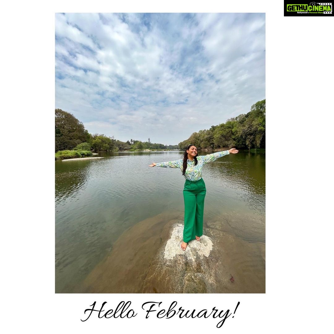 Hitha Chandrashekar Instagram - Welcoming Feb, in this particular pose, exactly like this🤗 TIA🙏🏻❤️✨