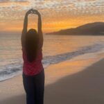 Hitha Chandrashekar Instagram - 2023 To do list- watch more sunrises (you can sleep later🫣) Witnessed one of the most beautiful skies ever😍 #albustanbeach @thebluegateom #omanskies