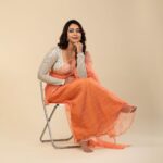 Hitha Chandrashekar Instagram - 🍣 Thank you @mayarthaproductions for this shoot ❤️ Absolutely cannot get over this look :) Saree & Blouse @kalasthreebytejaswinikranthi Makeup by @makeupdiaries_by_ashwini Hair @colourup_by_harshi #loveandgratitude