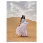 Hitha Chandrashekar Instagram - Cold feet, gushing winds, flying hair, vast, plain and otherworldly🌵🐪🏜️ Wahiba Sands - Oman
