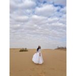 Hitha Chandrashekar Instagram - Cold feet, gushing winds, flying hair, vast, plain and otherworldly🌵🐪🏜️ Wahiba Sands - Oman
