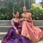 Hitha Chandrashekar Instagram - ✨ನಿಮಗೂ ನಿಮ್ಮ ಕುಟುಂಬದವರಿಗೂ ವರಮಹಾಲಕ್ಷ್ಮಿ ಹಬ್ಬದ ಶುಭಾಶಯಗಳು✨🌿 THE FESTIVE COLLECTION BY @kalasthreebytejaswinikranthi IS NOW AVAILABLE, DM them to customise your look or shop this look 🌱 Jewellery @sunrisesilversmiths Hair @hairartistry_by_madhukeerthi_ Photo @byanushkabohra