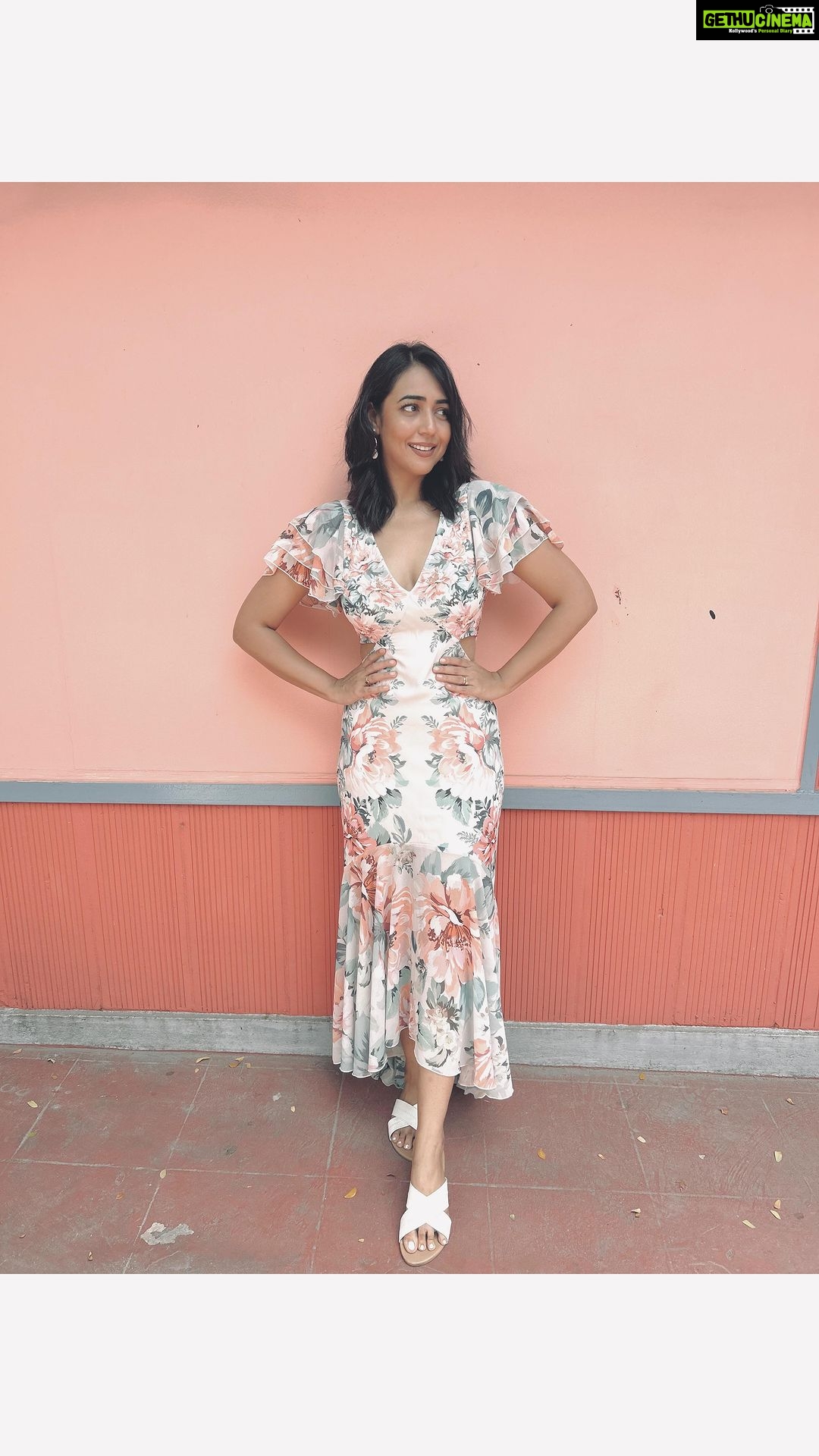 Hitha Chandrashekar Instagram - You lookin’?