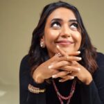 Hitha Chandrashekar Instagram - A project is its people: So here is celebrating the many who made this beautiful collaboration between @thehithaceee and @arjunaajewellers a reality, in what is the last reel of our sequence: Concept & Creative Direction: @smritisajitmenon (@evolvedigitalinc) Project Coordinator: @iam.sonalipatil (@evolvedigitalinc) Production: @lazerlenzphotography @artby_roopesh @logamer.717 Studio: @studiomayartha Location In-Charge: @ishank_dubey_ Apparel Stylist: @harshithareddy_stylebook Make-Up & Looks: @makeupdiaries_by_ashwini Hair Stylist: @hair_by_megha_2018 Thank you for all the fun we had in the making of this campaign! #jewellery #jwellery #arjunaa #gold #golden #jewelry #jewellery #indian #indianjewellery #indianjewelry #jewelryblogger #bangalore #bangalorejeweller #bangles #earrings #nakashwork #gold #jewellery #jewellery #jewellerydesign #kundan #indianjewellery #ethnicjewellery #bridaljewellery #fashionjewellery #gemstones #nakashwork #beads #kundanjewellery Jayanagar 4T Block