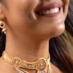 Hitha Chandrashekar Instagram - Here for a good time? Your jewellery should seem that way too! Here’s @thehithaceee blessing your feed mid-week with some of her favourite pieces from @arjunaa_jewellers! #handmadejewelry #classic #legacy #uncutdiamonds #stones #beauty #finesse #exquisite #gems #stones #goldjewellery #diamonds #jewellerylover #majestic #royal #jewelleryoftheday #arjunaa #instajewellery #jewels #glam #bangalore #wedding #weddingjewellery #weddingjewelry #weddingseason #weddingideas #southindianjewellery #explorepage #explore Jayanagar 4th Block, Bangalore. India