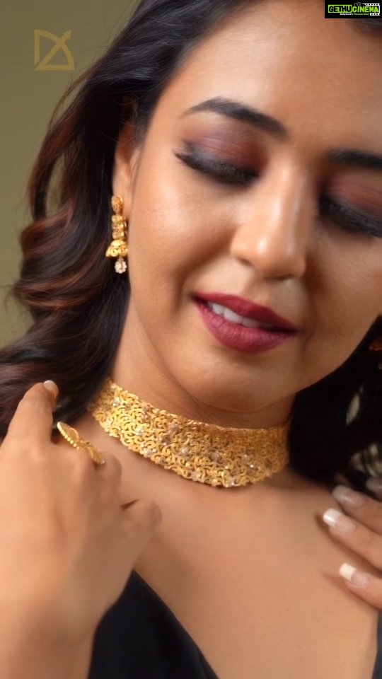 Hitha Chandrashekar Instagram - Classy, suave and oh-so-beautiful with chakri diamonds and made of rose-gold, Live your best weekend like @thehithaceee with this stunning contemporary choker set from @arjunaa_jewellers ! #uniquejewelry #women #womenjewelry #wedding #weddingjewelry #engagement #engagementring #instagood #instagram #instadaily #jewellery #jewelry #jewelers #bangalore #jewellerydesign #jewellerydesigns #jewellerylovers #jewellerycollection #jewelleryblog #jewelleryblogger #jewelleryreview #jewellerydesigner #jewellerylife #arjunaa Jayanagar 4T Block