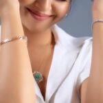 Hitha Chandrashekar Instagram - Glam up your everyday jewellery with a few diamonds for a dazzle and some emeralds for a touch of elegance! Don’t believe us? Watch as @thehithaceee lives her best day in everyday-wear elevated by carefully crafted pieces from @arjunaa_jewellers! #jewellery #jwellery #arjunaa #gold #golden #jewelry #jewellery #indian #indianjewellery #indianjewelry #jewelryblogger #bangalore #bangalorejeweller #bangles #earrings #nakashwork #gold #jewellery #jewellery #jewellerydesign #kundan #indianjewellery #ethnicjewellery