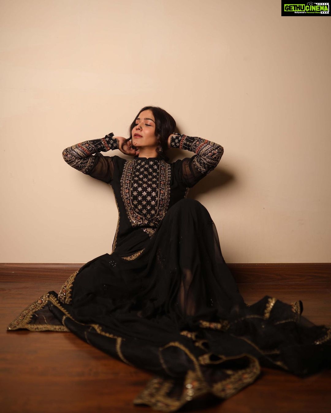 Humaima Malick Instagram - Meray har naz o nakray ko naaz hai tum pey ….!