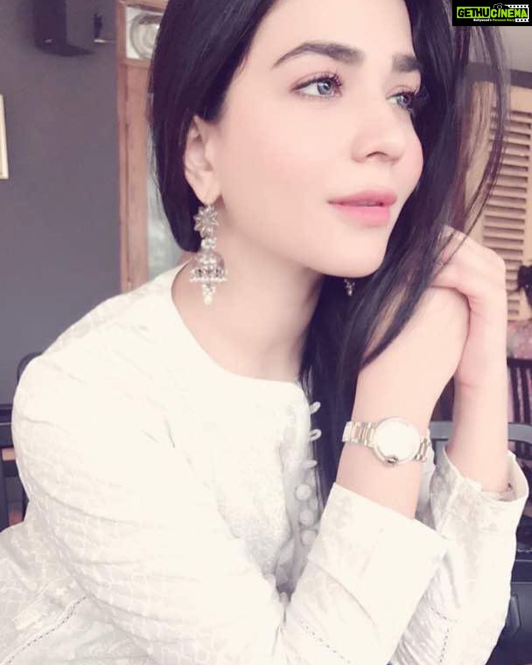 Humaima Malick Instagram - Hans wala safaid 💕