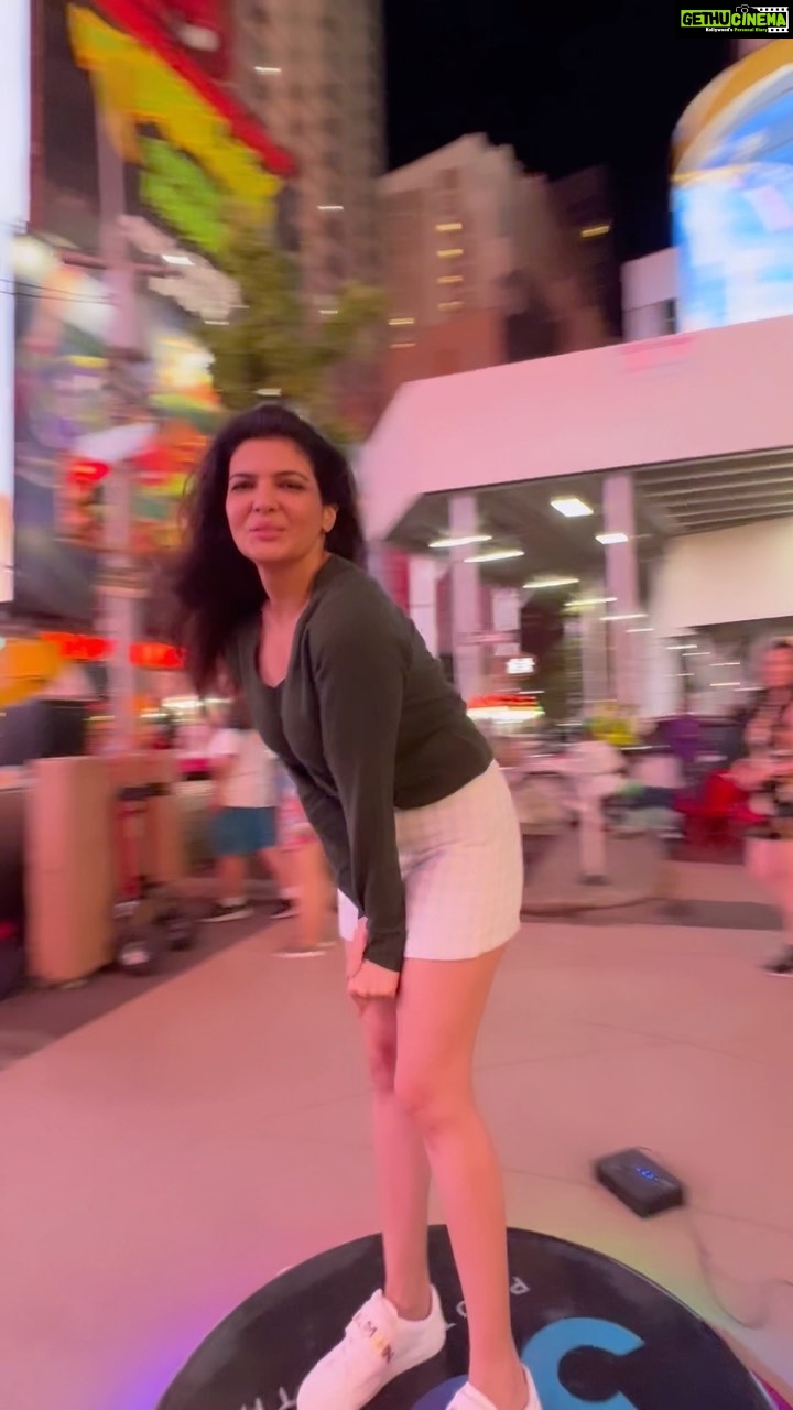 Ihana Dhillon Instagram - Beyond the crowd and city lights πβοΈ . . . . #traveldiaries #instagram #trendingreels #trendingsongs #timesquare #timesquarenewyork #happymoments #love #ihanadhillon Times Square, New York City