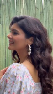 Ihana Dhillon Instagram - Radiant 🌞 . . . . . #radiantsmile #weather #happiness #instagood #instadaily #instareels #trendingsongs #punjabisong #trending #trendingreels #bts #love #ihanadhillon