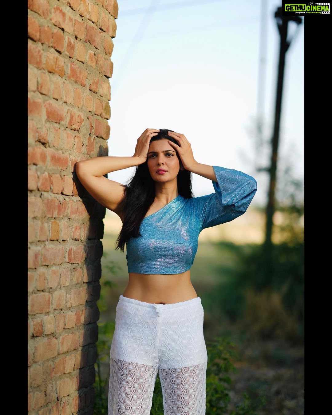 Ihana Dhillon Instagram - 🦋 “One person, thousand feelings” * * * * * * 📸 @deepproductionfilm