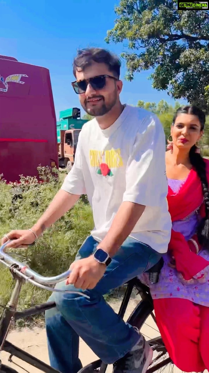 Ihana Dhillon Instagram - #bts #jindekundelalao 😜 @hrprt_dhlln * * * * * #instagood #instamood #instareels #trendingreels #trendingsongs #punjab #punjabisongs #summers #makeup #hairstyles #punjabisuits