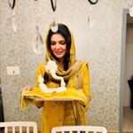 Ihana Dhillon Instagram - May the divine blessings of Lord Ganesha bring you eternal bless and peace , protect you from evil and wrongdoings , and fulfill all your wishes and desires. Happy Ganesh Chathurthi 🙏🙏