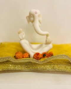Ihana Dhillon Instagram - May the divine blessings of Lord Ganesha bring you eternal bless and peace , protect you from evil and wrongdoings , and fulfill all your wishes and desires. 
Happy Ganesh Chathurthi 🙏🙏