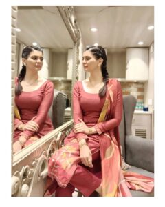 Ihana Dhillon Instagram - In a world of my own 🧡 #seriesofmoments #seriesofmood