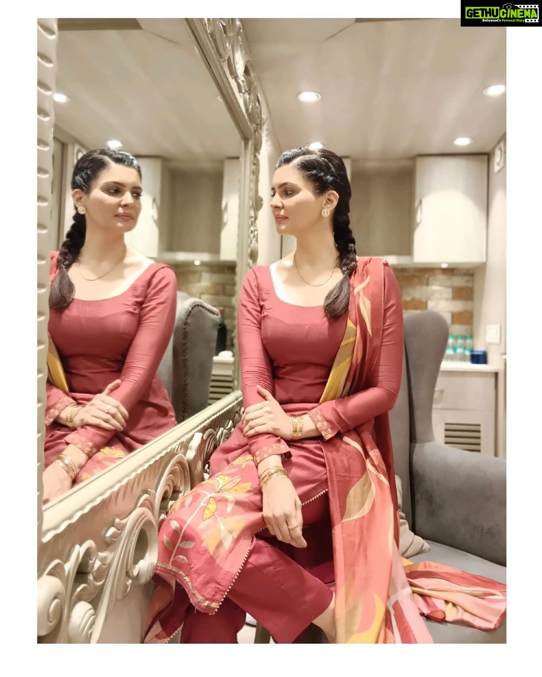 Ihana Dhillon Instagram - In a world of my own 🧡 #seriesofmoments #seriesofmood