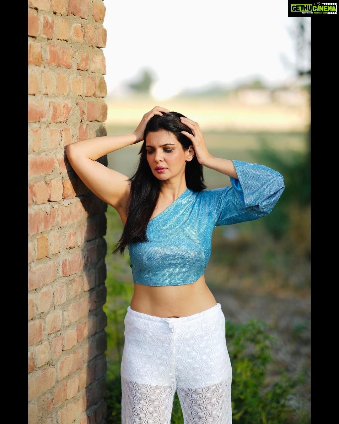 Ihana Dhillon Instagram - 🦋 “One person, thousand feelings” * * * * * * 📸 @deepproductionfilm