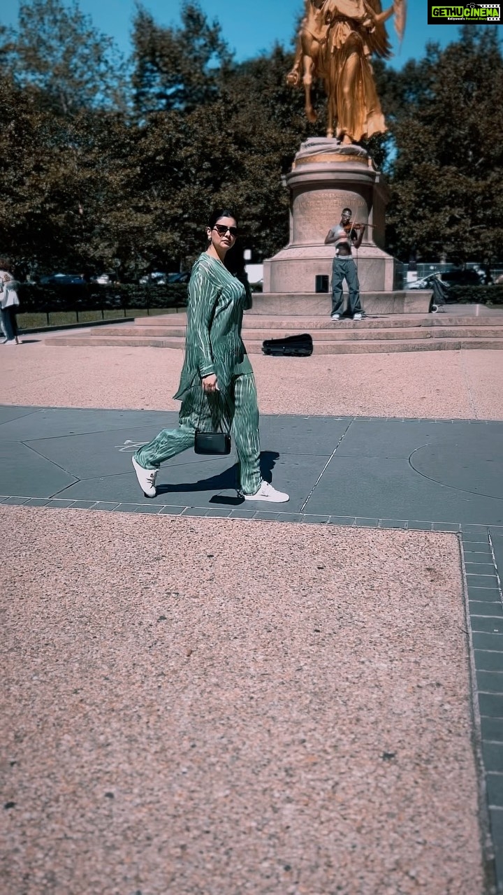 Ihana Dhillon Instagram - Keep walking … #traveldiaries #newyork #moments #instagood #instagram #imstareels #trendingsongs #live #love #ihanadhillon
